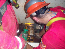 Los trabajadores se preparan para taladrar en Devils Tower