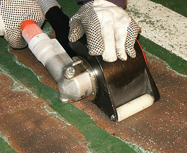 Escarificadores manuales neumáticos removiendo pintura