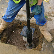 Pole tamper for dirt and asphalt