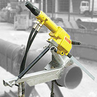 Auto-feed hacksaw clamp