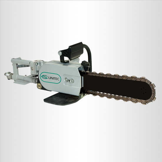 Hydraulic walk outlet behind concrete saw
