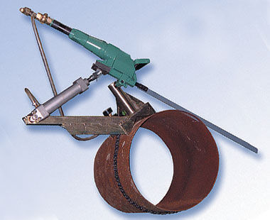 Self-feeding Pipe Clamp for Pneumatic Hacksaw